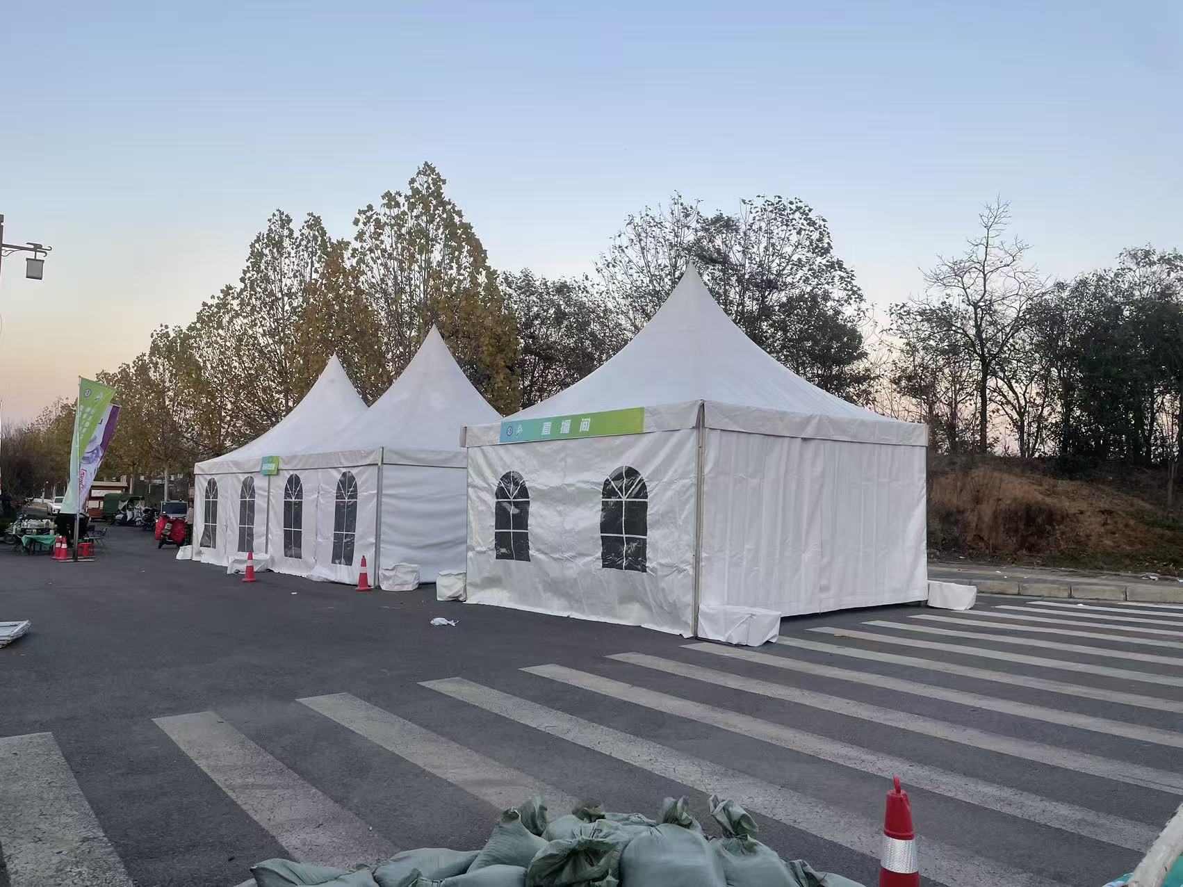 黄石马拉松篷房铁马出租，领导休息篷房沙发桌椅